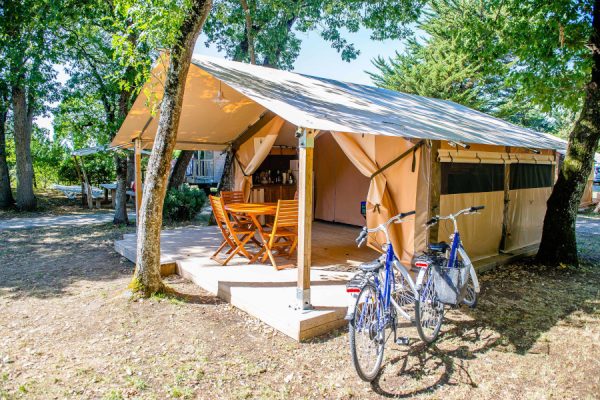 Bungalow Toilé 2 Chambres Sans Sanitaire Vue Extérieure